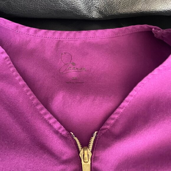 Jaanuu XS Tulip plum scrub top - Picture 3 of 4